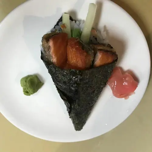 Salmon Hand Roll