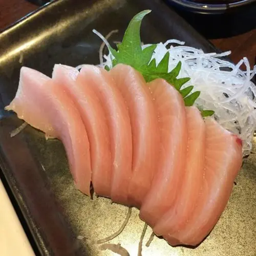 Yellowtailsashimi