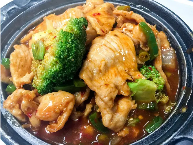 Hot & Numbing Chicken In Stone Potx