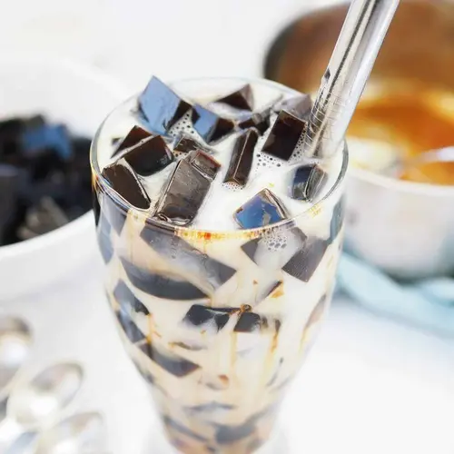Grass Jelly Milk Tea