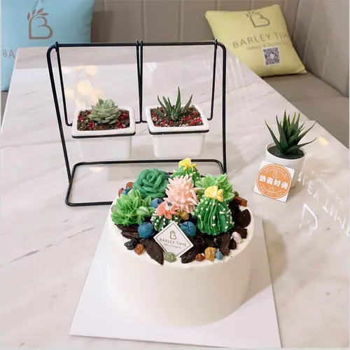 Korean Style Cream Flower Cake