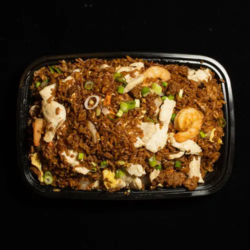 Arroz Frito Con Pollo Y Camaron
