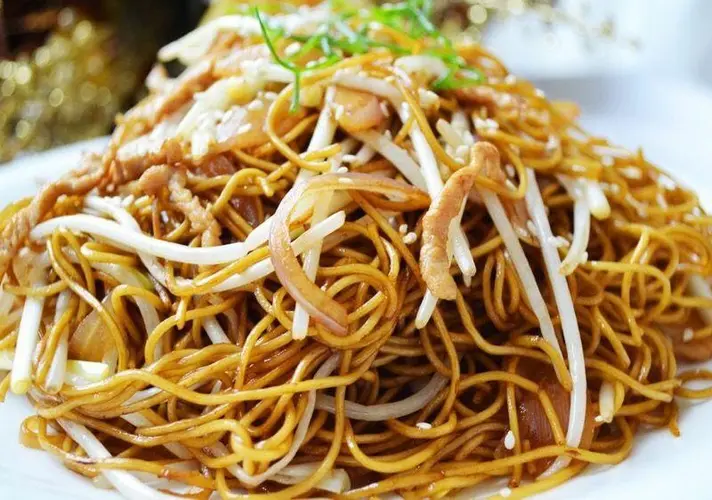 Bean Sprout Soy Sauce Fried Noodles
